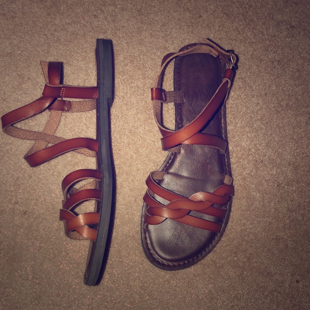 Size 8 sandals (comfy & cute) LIKE NEW
